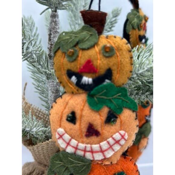 Handmade Felt Stacked Pumpkin Halloween Ornament Primitive Decor - Picture 2 of 7
